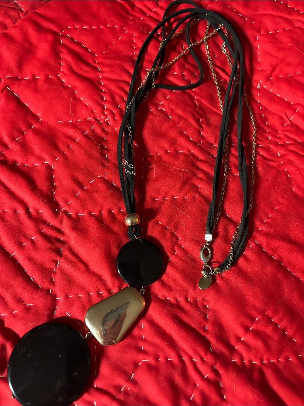 Black and Gold Pendant Necklace - Picture 4 of 6